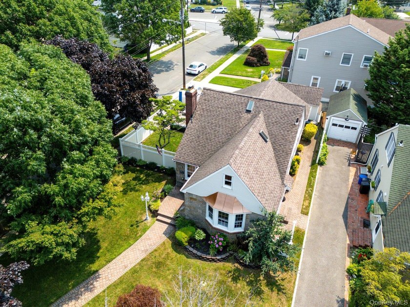 Introducing 2445 Columbus Avenue, a beautifully appointed - photo 32
