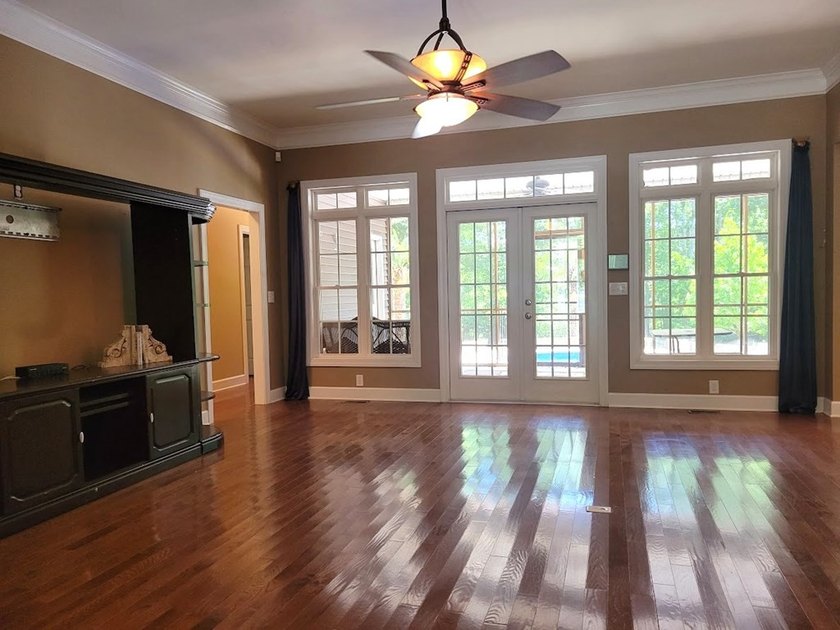 Enjoy waterfront living on Lake Murray. Beautiful home with a - photo 4