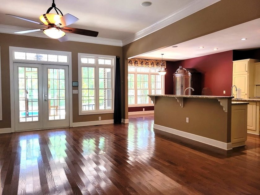 Enjoy waterfront living on Lake Murray. Beautiful home with a - photo 5