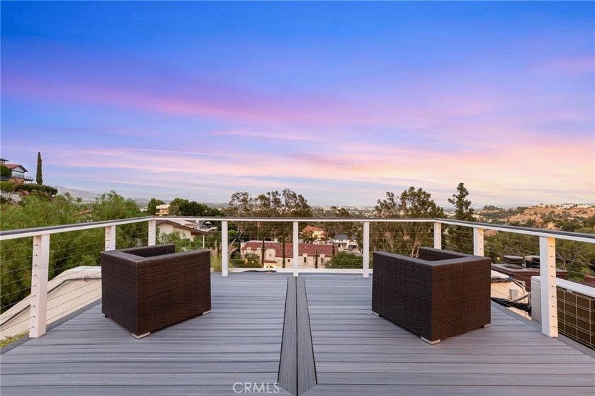 Spectacular Hillside Retreat in Roy Rogers Estates with - photo 4