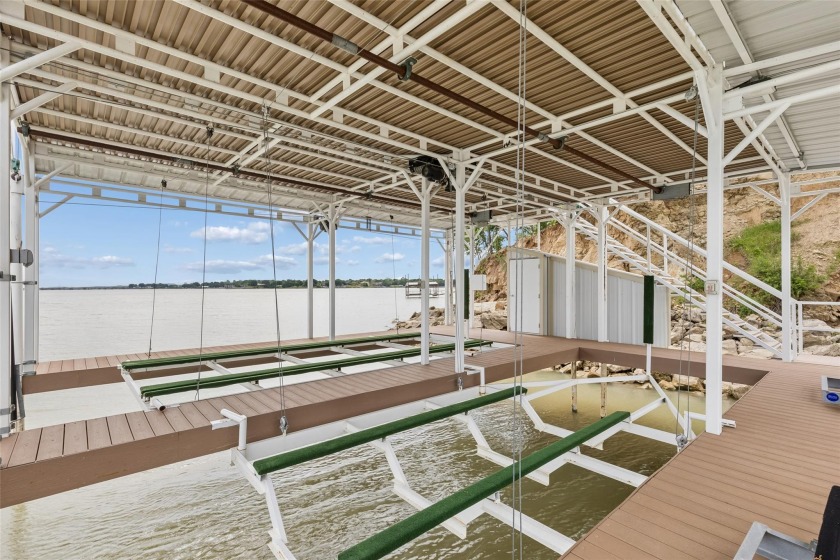 Waterfront views take center stage in this exceptional estate - photo 8