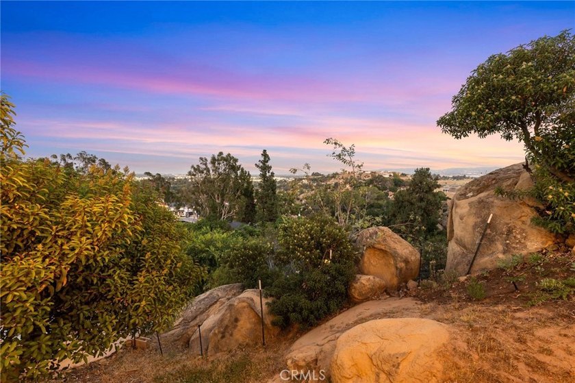 Spectacular Hillside Retreat in Roy Rogers Estates with - photo 10