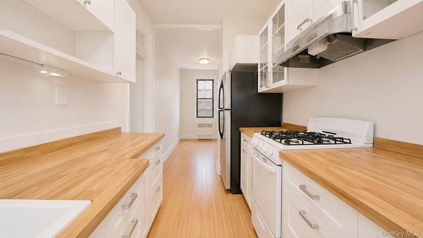Perched on the top floor of a charming and meticulously - photo 15