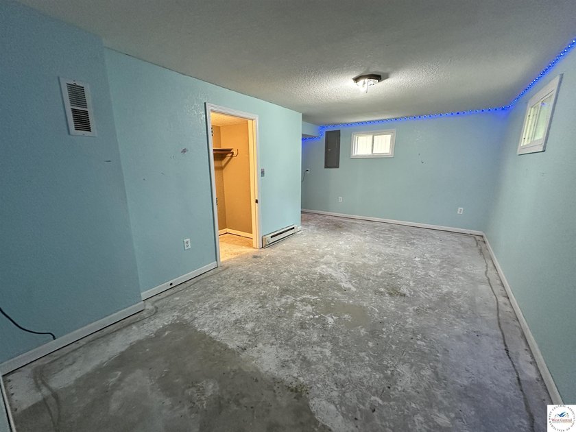 4-bed, 2-bath home in Warsaw featuring an open floor plan - photo 25