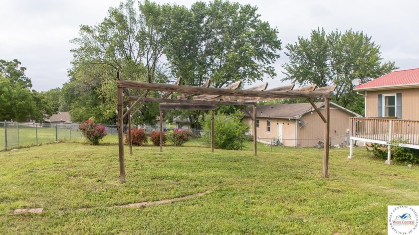4-bed, 2-bath home in Warsaw featuring an open floor plan - photo 34