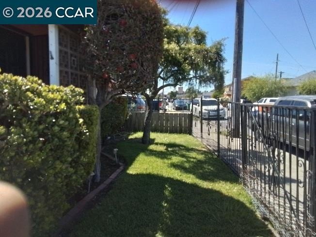Nice home in San Pablo. Great for first time home buyers or - photo 2