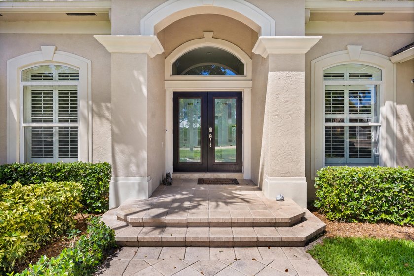 Impeccably maintained, this beautifully renovated home offers - photo 6