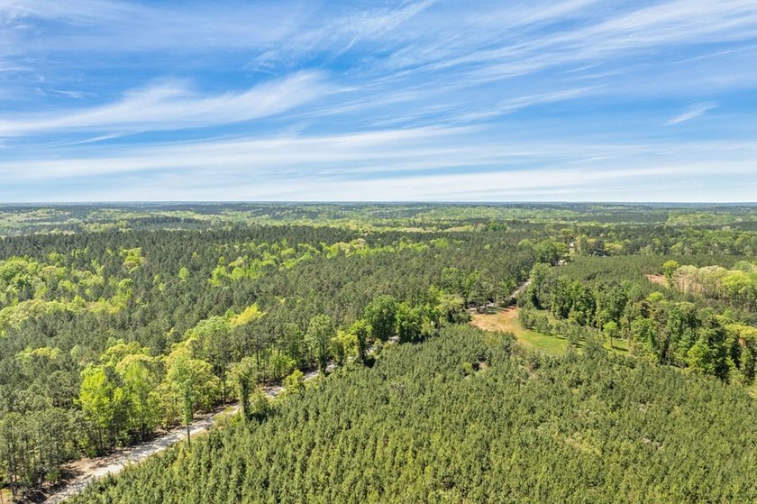 Discover the perfect blend of seclusion, natural beauty and - photo 2