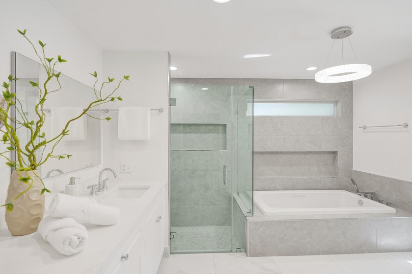 Welcome to 2401 NW 39th St! Situated in the highly sought-after - photo 31