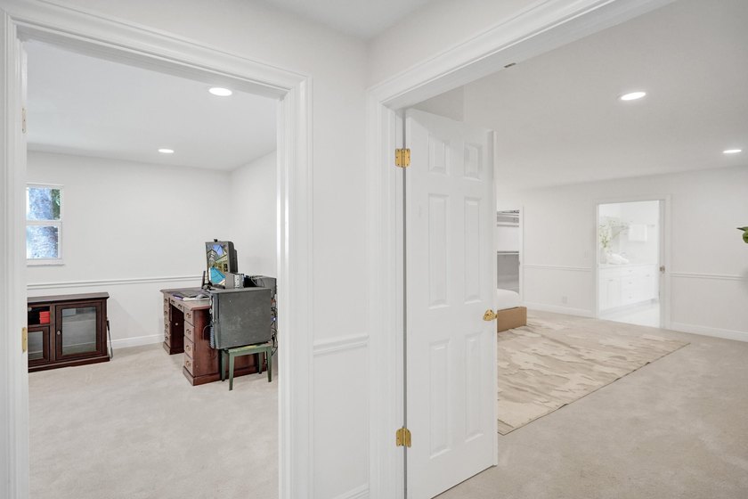 Welcome to 2401 NW 39th St! Situated in the highly sought-after - photo 35