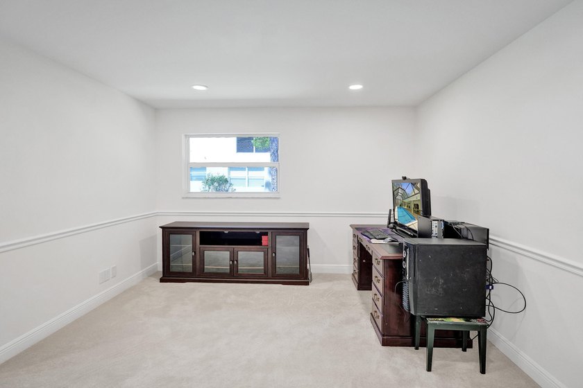 Welcome to 2401 NW 39th St! Situated in the highly sought-after - photo 36