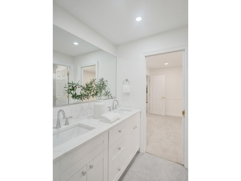 Welcome to 2401 NW 39th St! Situated in the highly sought-after - photo 37