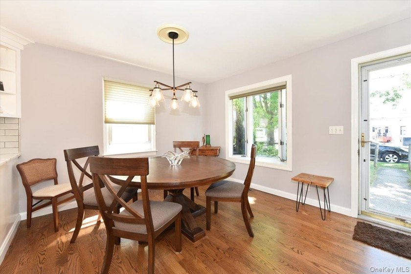 Welcome To 11 Glenda Drive In West Babylon! This Charming - photo 11