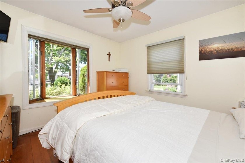 Welcome To 11 Glenda Drive In West Babylon! This Charming - photo 18