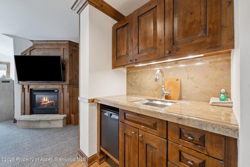 2024 renovations completed (including new decor, furniture - photo 21