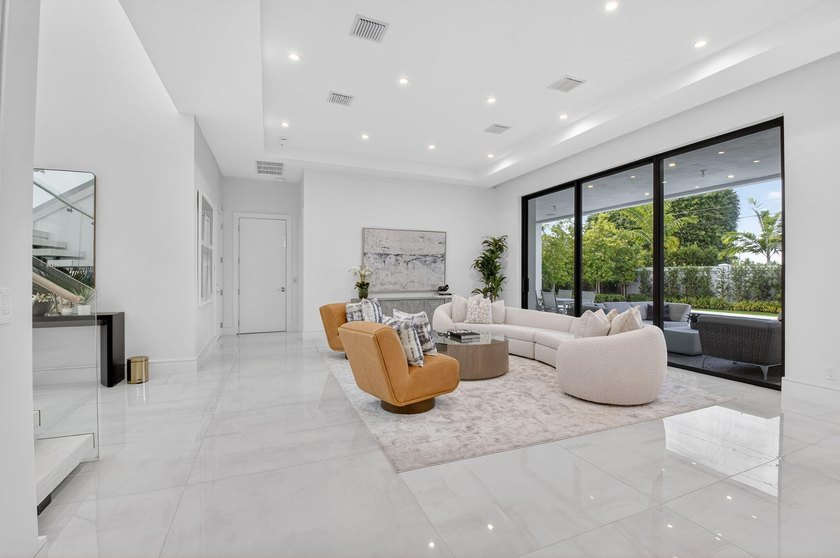 A rare opportunity to own a brand-new luxury 5 bedroom 5 1/2 - photo 21