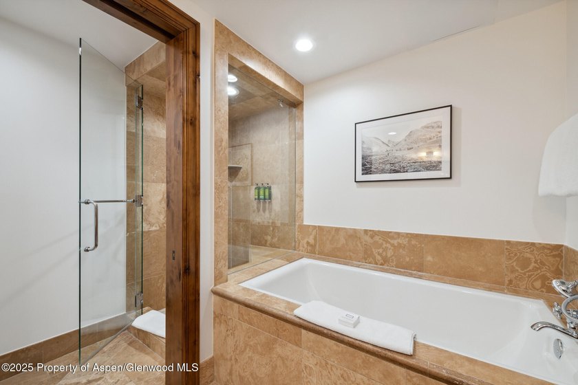2024 renovations completed (including new decor, furniture - photo 22