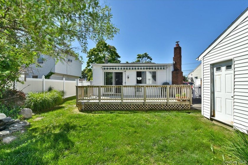 Welcome To 11 Glenda Drive In West Babylon! This Charming - photo 29