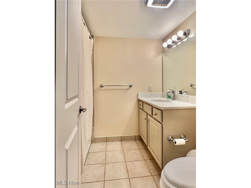 The Meridian, located on the south shore of Lake Erie, offers - photo 31