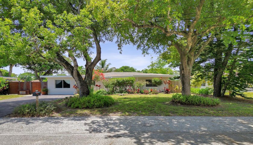 Sought after Lloyd Estates pool &amp; waterfront home across from - photo 3