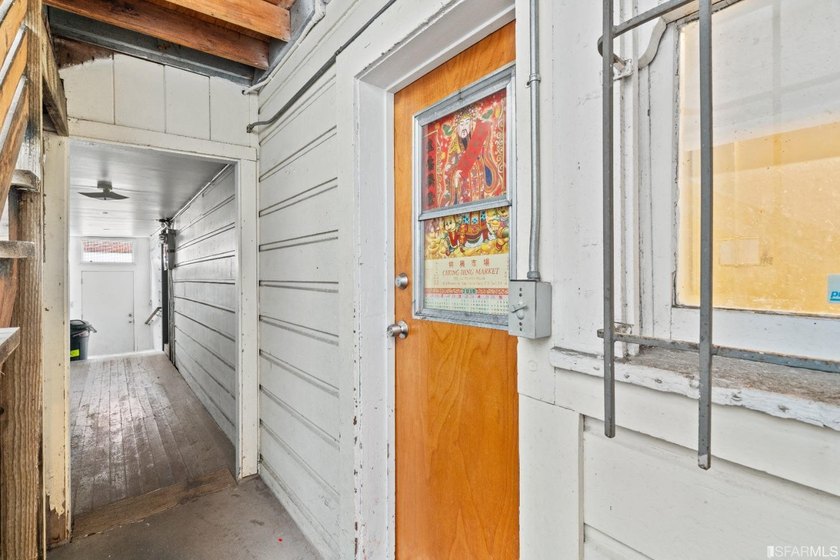 Introducing a fantastic mixed-use property in the heart of San - photo 26