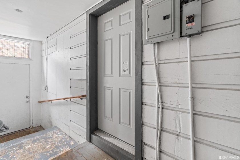 Introducing a fantastic mixed-use property in the heart of San - photo 27