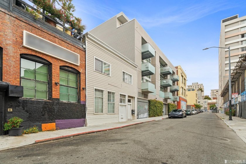 Introducing a fantastic mixed-use property in the heart of San - photo 31