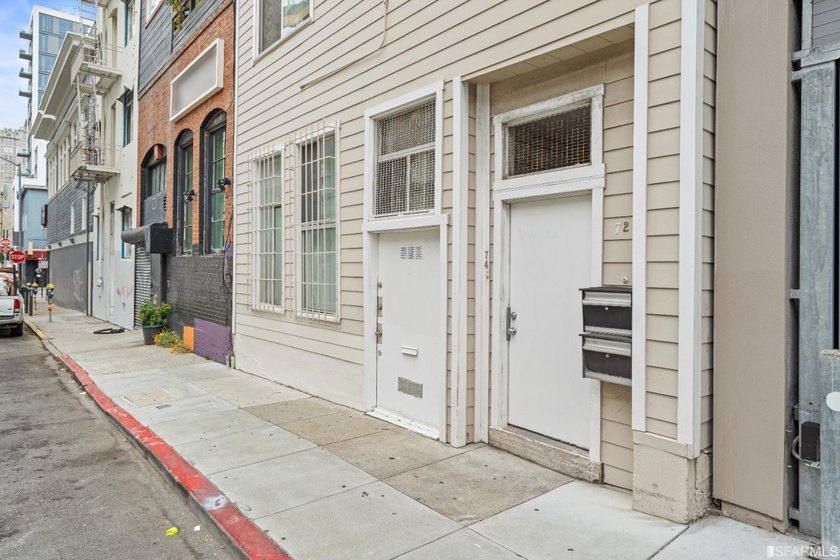 Introducing a fantastic mixed-use property in the heart of San - photo 33