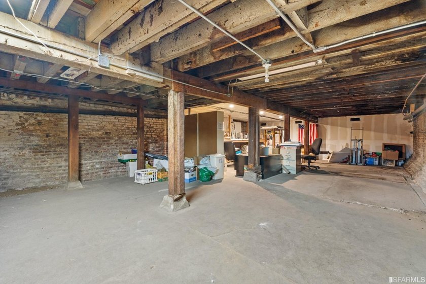 Introducing a fantastic mixed-use property in the heart of San - photo 35