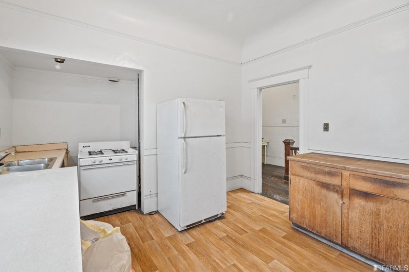 Introducing a fantastic mixed-use property in the heart of San - photo 39