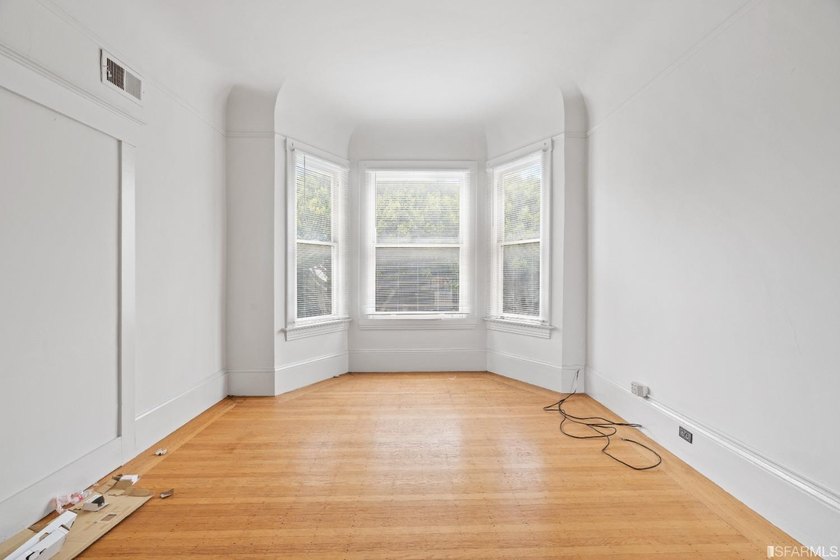 Introducing a fantastic mixed-use property in the heart of San - photo 40