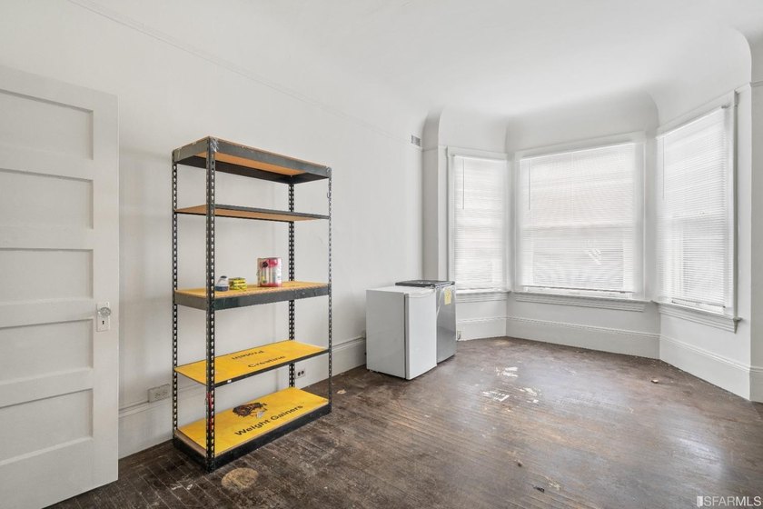 Introducing a fantastic mixed-use property in the heart of San - photo 42
