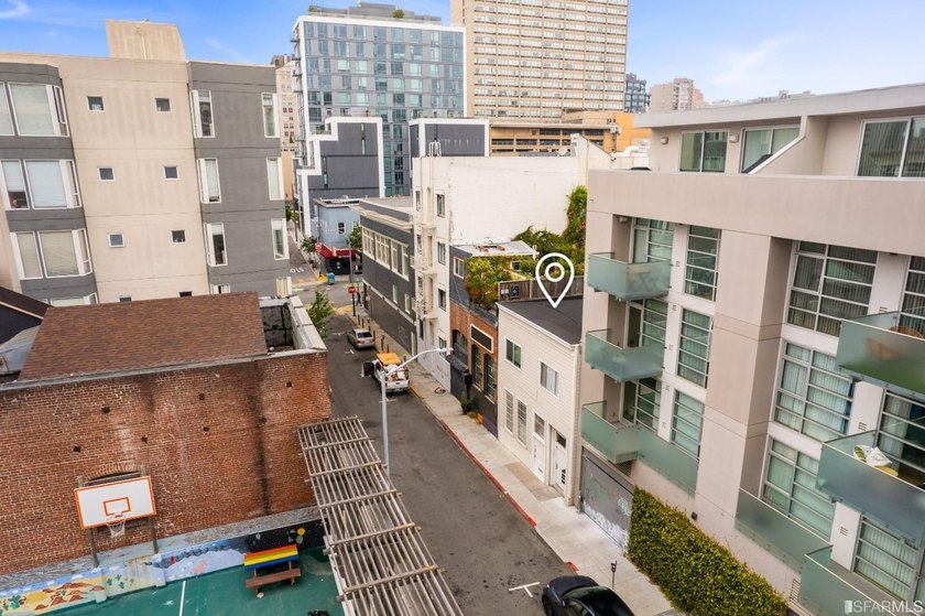 Introducing a fantastic mixed-use property in the heart of San - photo 43