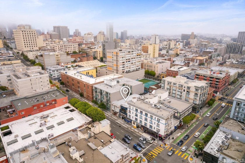 Introducing a fantastic mixed-use property in the heart of San - photo 45
