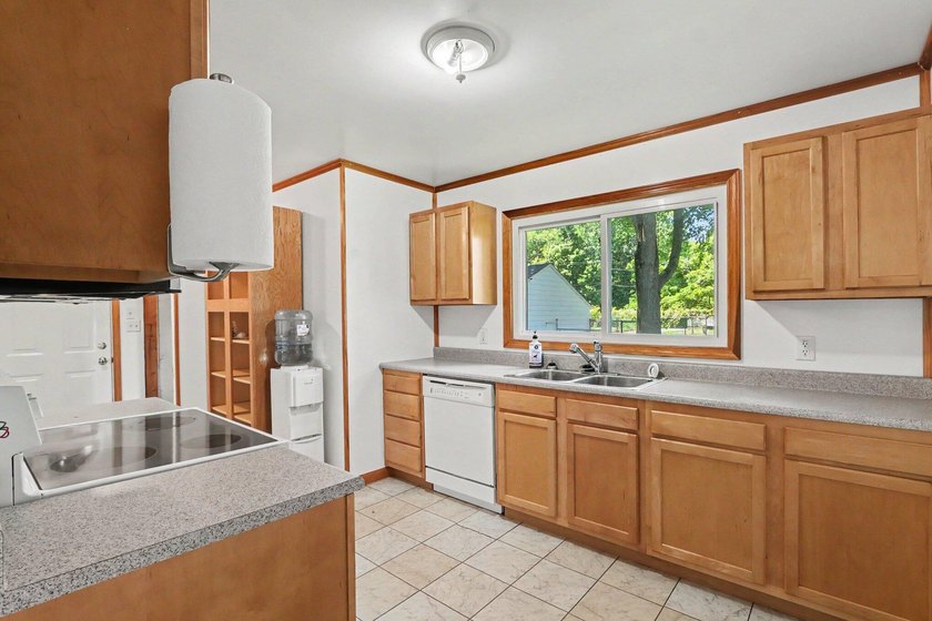 Welcome to this spacious 4-bedroom home, perfectly situated on a - photo 5