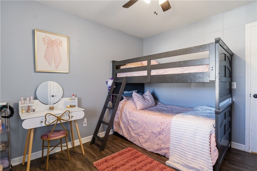 Move-in-ready home in Elkins! This 3-bedroom, 2-bath home - photo 12