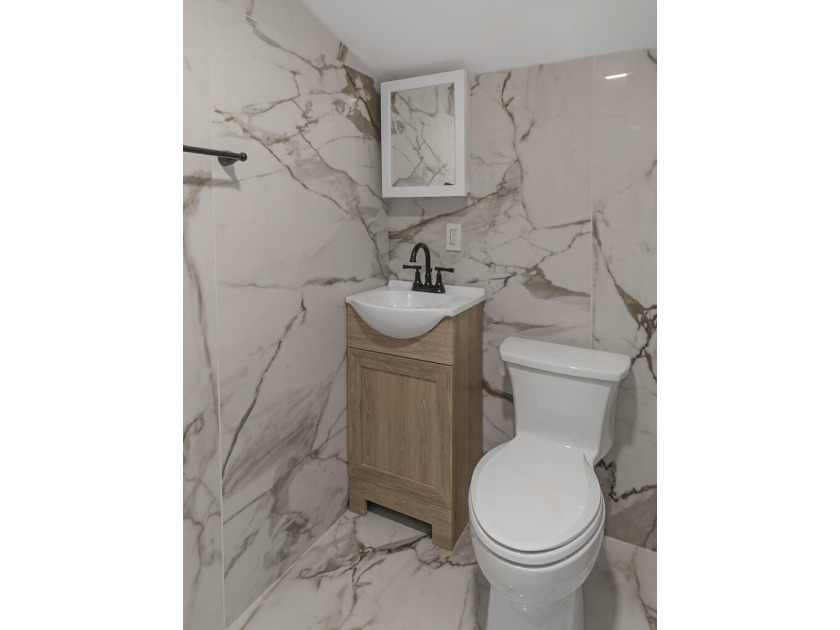 Beautifully renovated 3BR/2BA home on a landscaped corner lot - photo 18