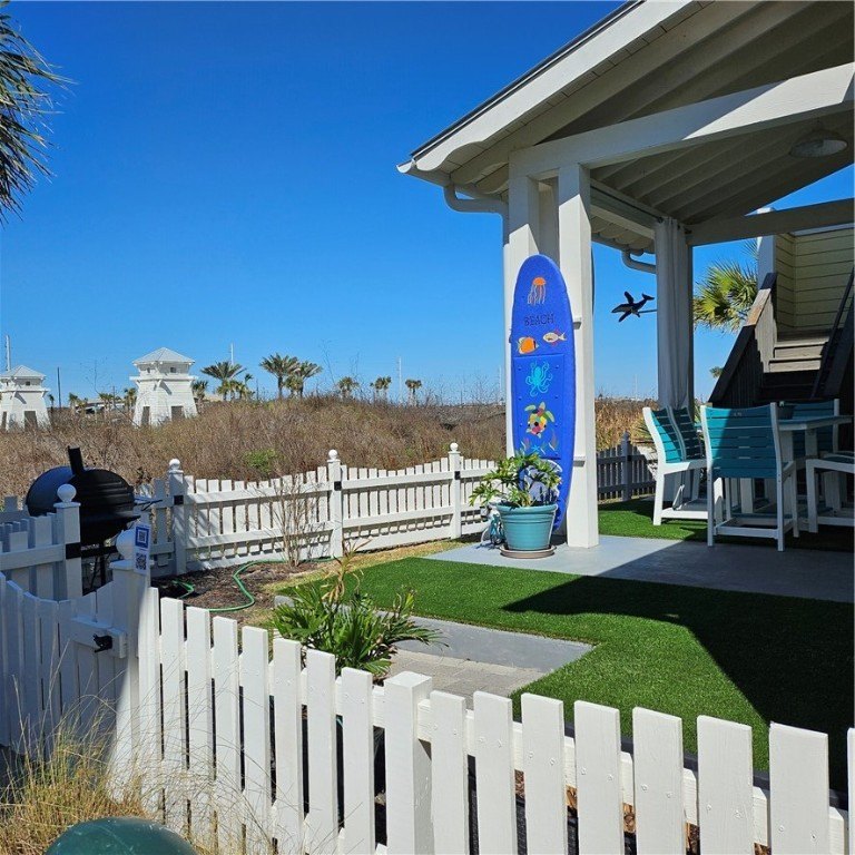 Nestled among 50 acres of protected dunes, Sunflower Luxury - photo 2