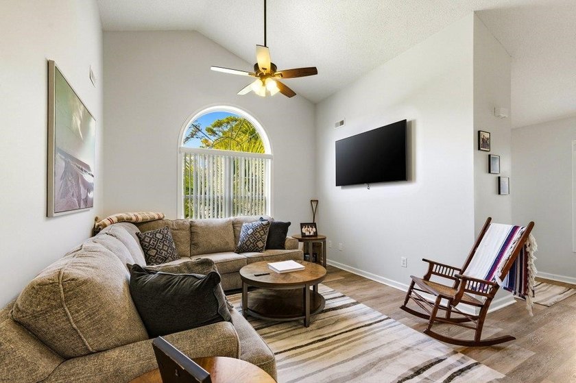 Discover this beautifully updated 3-bedroom, 3-bath - photo 12
