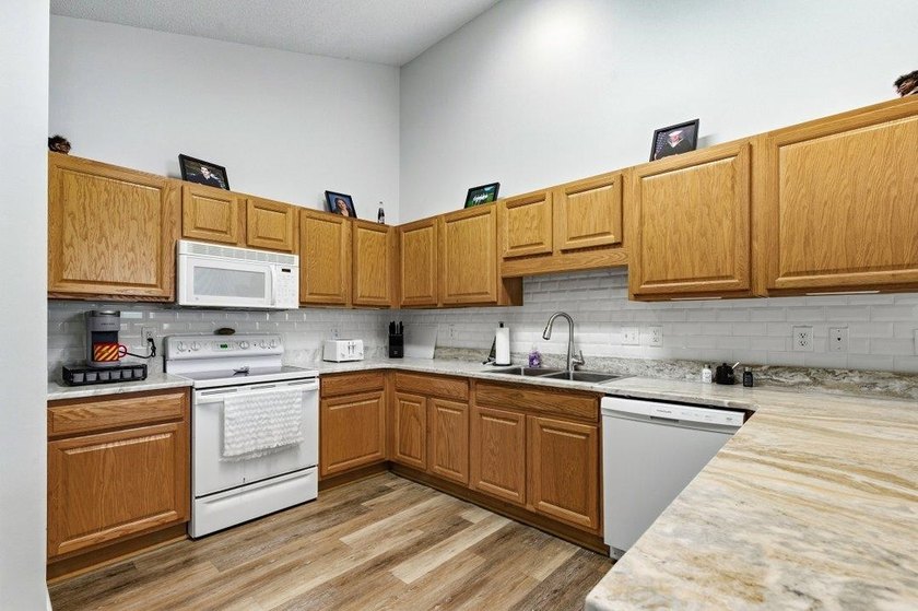 Discover this beautifully updated 3-bedroom, 3-bath - photo 16