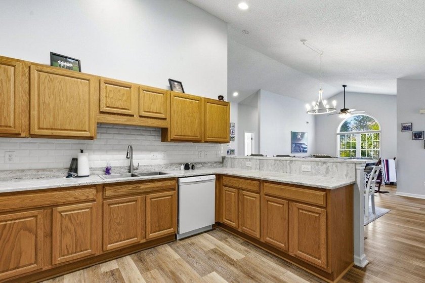 Discover this beautifully updated 3-bedroom, 3-bath - photo 17