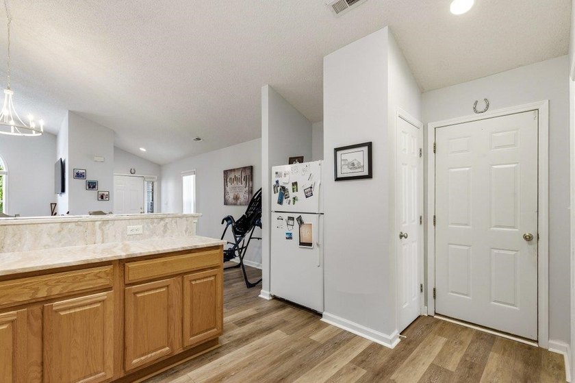 Discover this beautifully updated 3-bedroom, 3-bath - photo 18