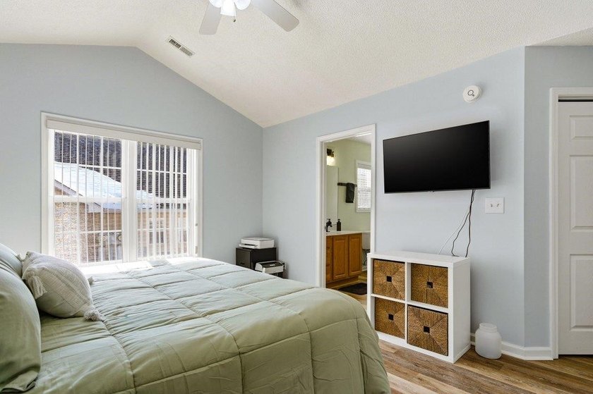 Discover this beautifully updated 3-bedroom, 3-bath - photo 20