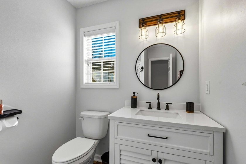 Discover this beautifully updated 3-bedroom, 3-bath - photo 24