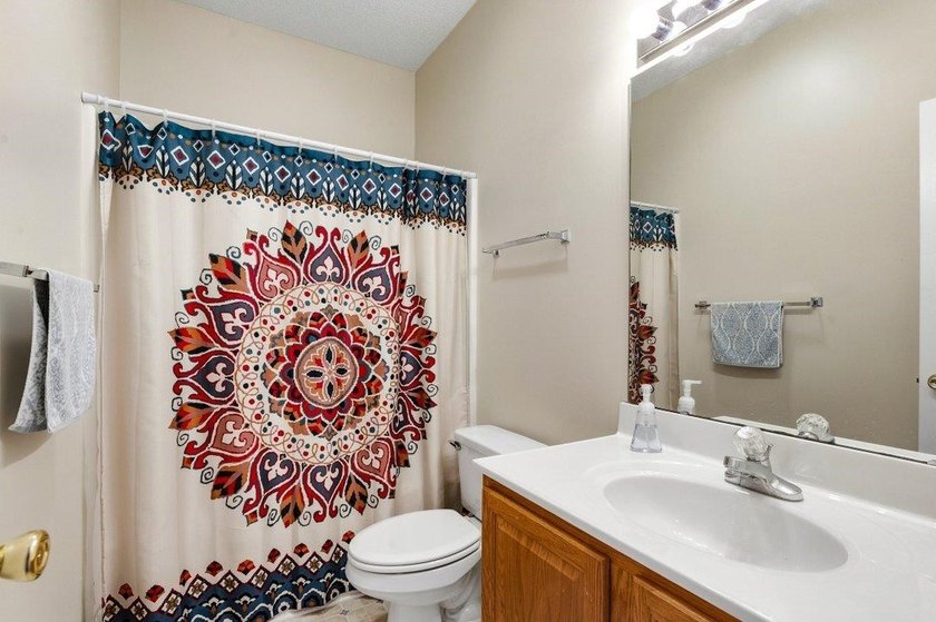 Discover this beautifully updated 3-bedroom, 3-bath - photo 29