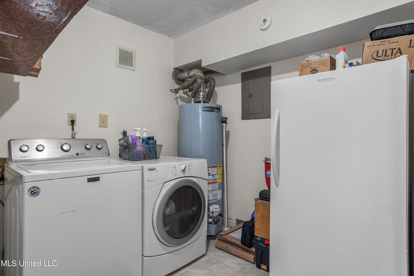 NEW PRICE!!! At $84/square foot; this is a DEAL OF A LIFETIME! - photo 32