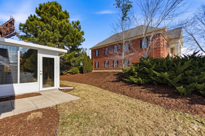 Discover this beautifully updated 3-bedroom, 3-bath - photo 34