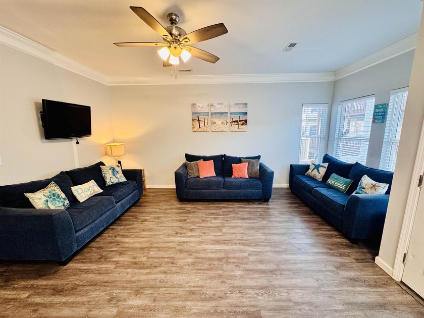EXCELLENT INVESTMENT! RARE 7 BEDROOM OCEAN VIEW RAISED BEACH - photo 12