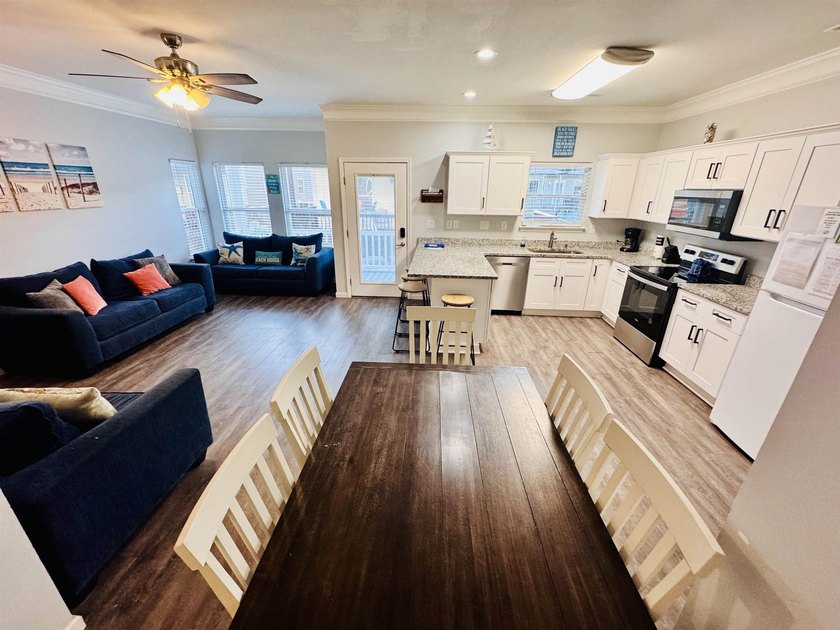 EXCELLENT INVESTMENT! RARE 7 BEDROOM OCEAN VIEW RAISED BEACH - photo 17