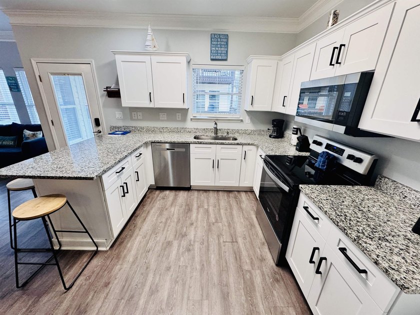 EXCELLENT INVESTMENT! RARE 7 BEDROOM OCEAN VIEW RAISED BEACH - photo 18